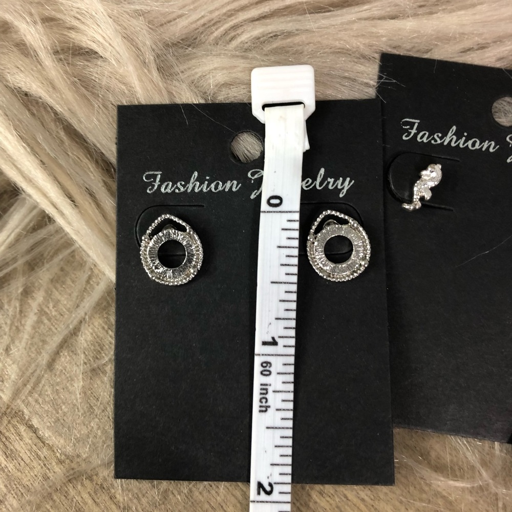 5/$25 Earring bundle - Picture 4 of 4